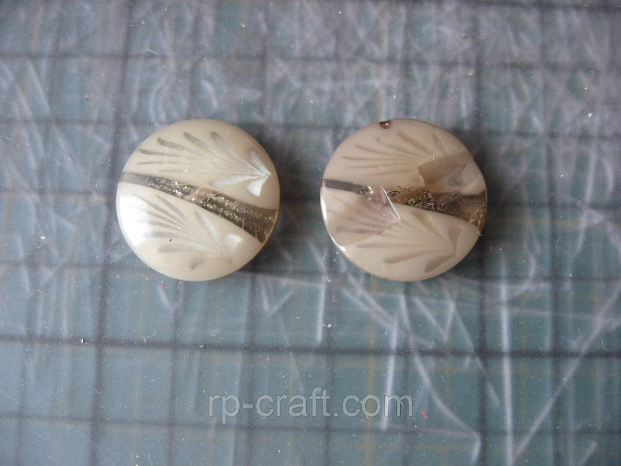 215. Набір пластикових гудзиків, 2 штуки, 6х21х21 мм, бежеві, фото 1