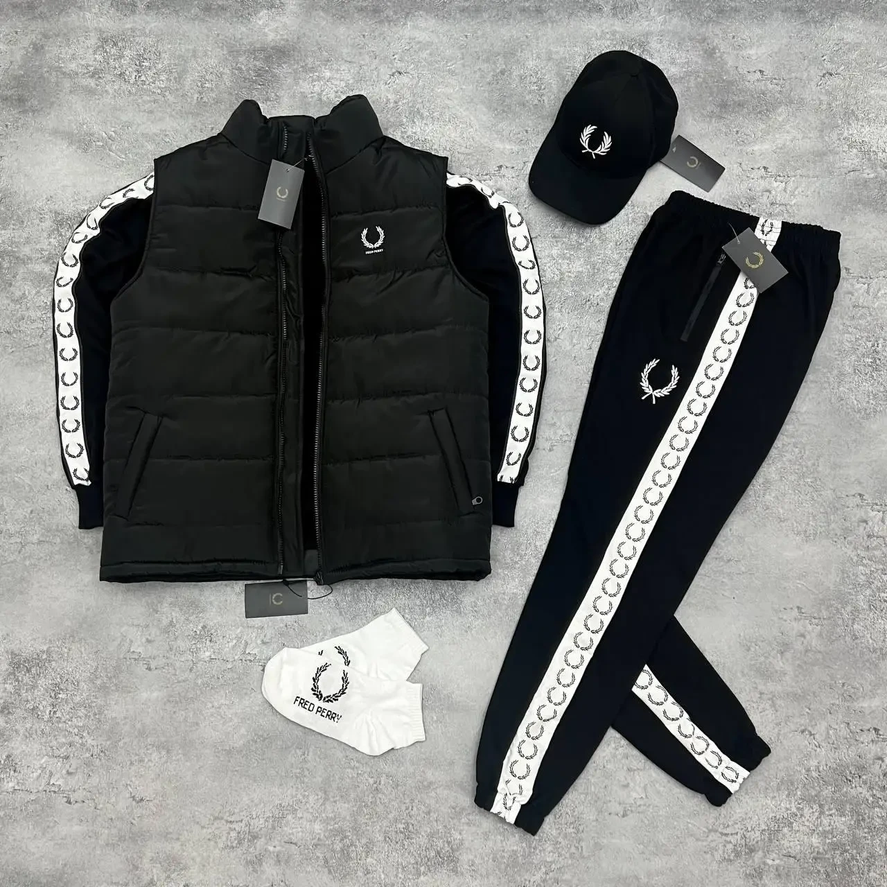 Чоловічий костюм Fred Perry + Жилетка + Кепка + Шкарпетки чорний з лампасами Фред Перрі весняний
