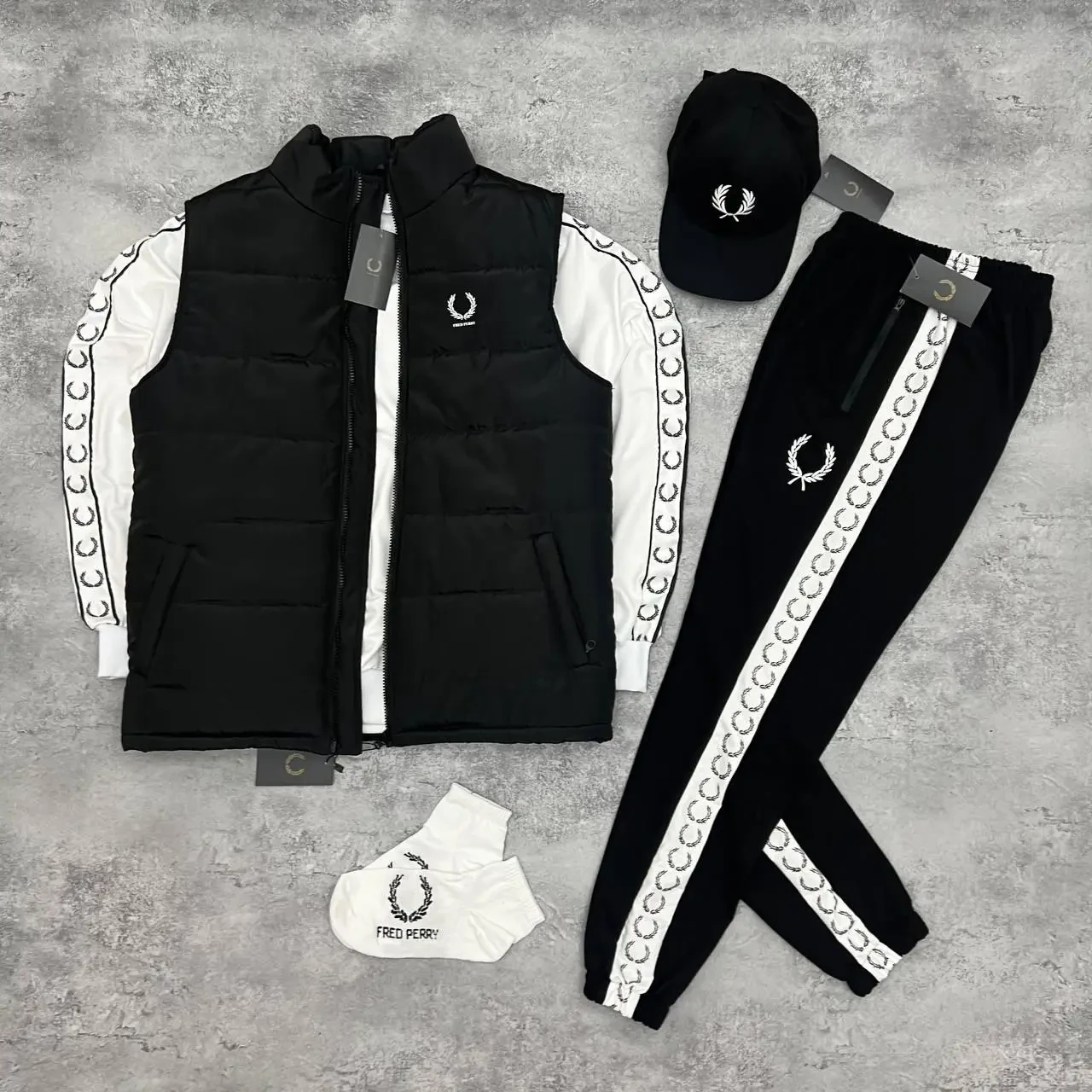 Чоловічий костюм Fred Perry + Жилетка + Кепка + Шкарпетки чорний з лампасами Фред Перрі весняний