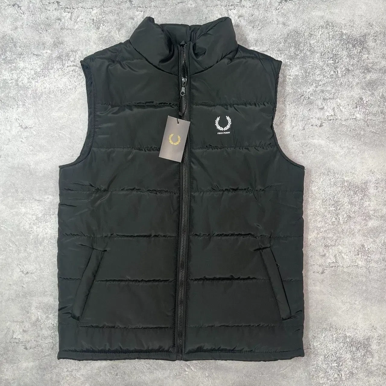 Чоловіча жилетка Fred Perry чорна без капюшона Безрукавка Фред Перрі весняна осіння, фото 1