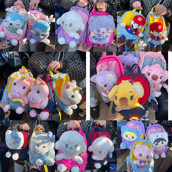 Рюкзак дитячий яскравий на блискавці з м'якою іграшкою у різних кольорах Zhenya