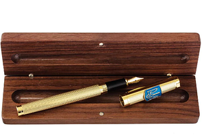 Ручка перова у стильному дизайні з тризубом у дерев'яному подарунковому футлярі