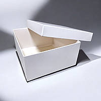 Коробка подарункова з кришкою (150х150х80мм.) біла
