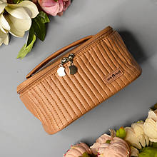 Косметичка стьобана з емблемой "Love Peace" коричнева (розмір:21х14х11 см) зі шкірозамінника