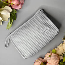 Косметичка стьобана з емблемой "Love Peace" сіра (розмір:22х18х5см) зі шкірозамінника