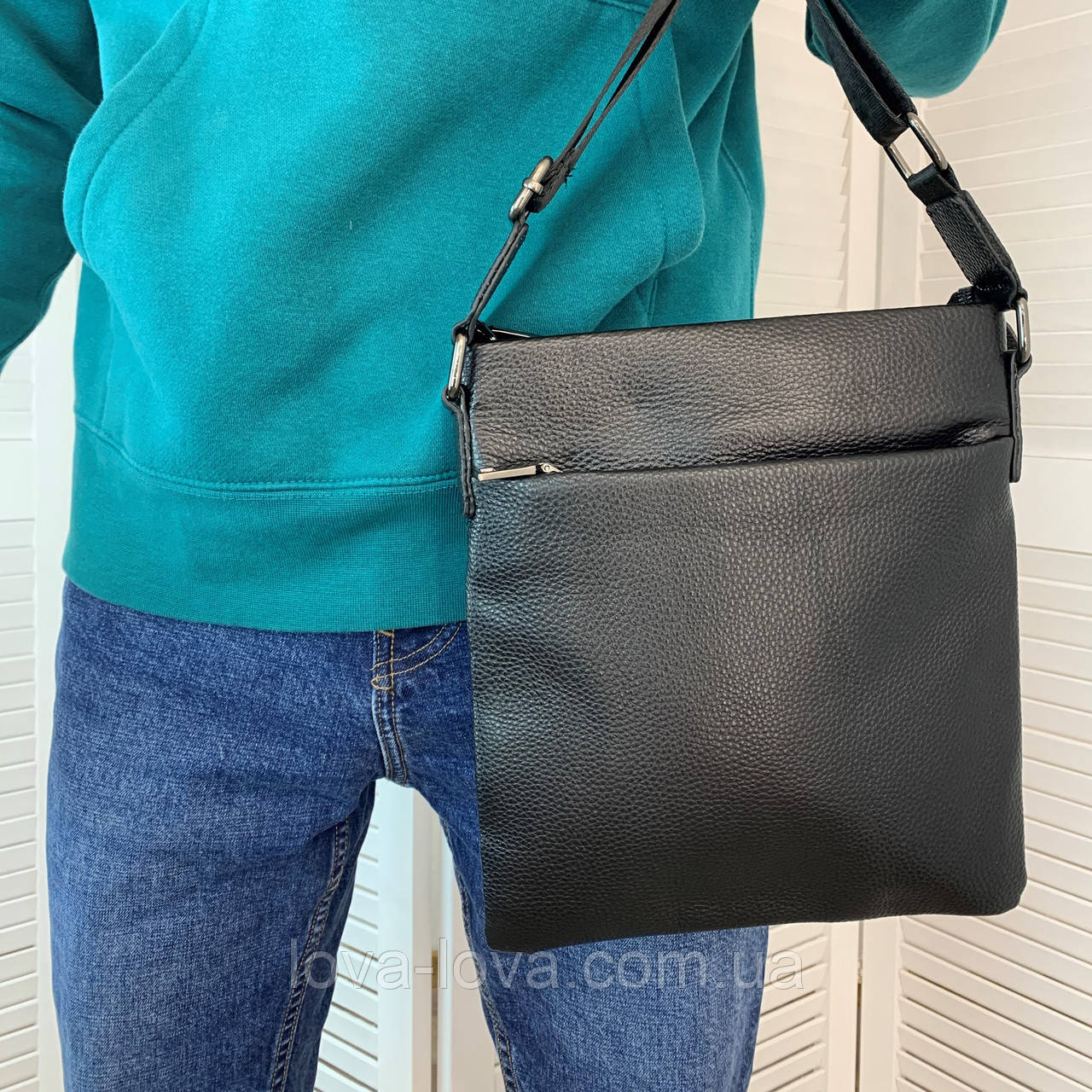 Чоловіча сумка через плече з натуральної шкіри каркасна маленька містка, чорна, фото 1