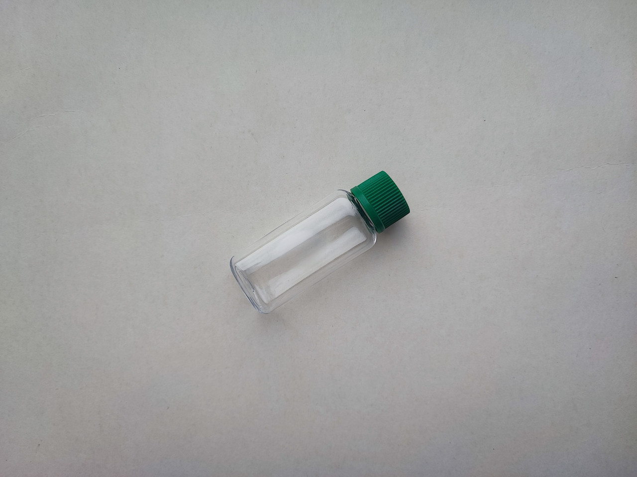 25 мл ПЕТ Овал флакон прозорий з зеленою ребристою закруткою, кришкою, пляшка, флакони, пластмасовий з ковпачком