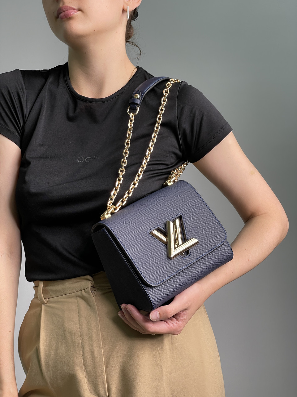 Louis Vuitton Medium Twist MM Epi Leather Blue 18 x 15 x 9 см