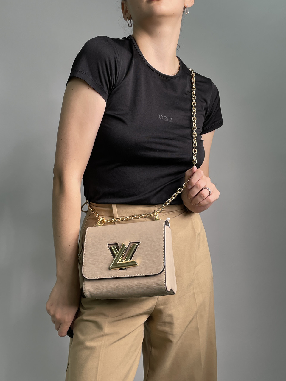 Louis Vuitton Medium Twist MM Epi Leather Beige 18 x 15 x 9 см