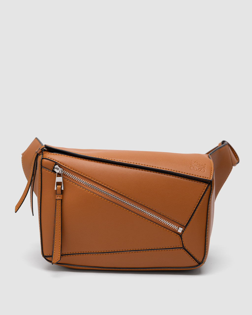 🦁 Loewe Puzzle Edge Small Bunbag Brown 24 х 16 х 10 см