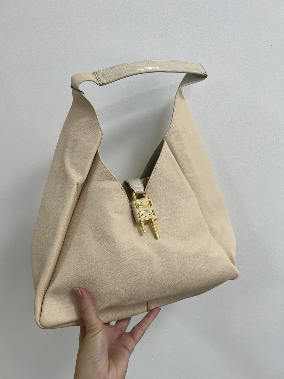 Givenchy G-Hobo Medium Leather Cream 27 х 16 х 12 см