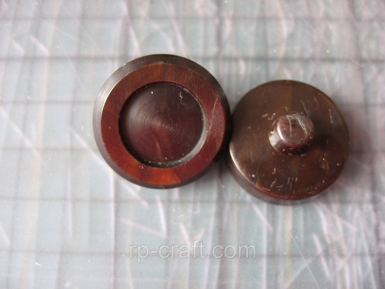 230. Набір пластикових гудзиків, 2 штуки, 11х24х24 мм, темно-коричневі, фото 1