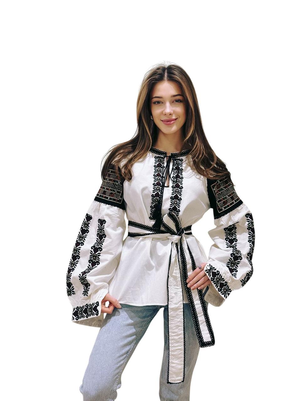 Вишиванка жіноча білого кольору з поясом прикрашена вишивкою та мереживом розміри S, M, L.