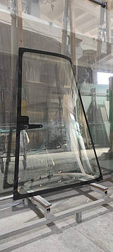 Гнуте скло для трактора