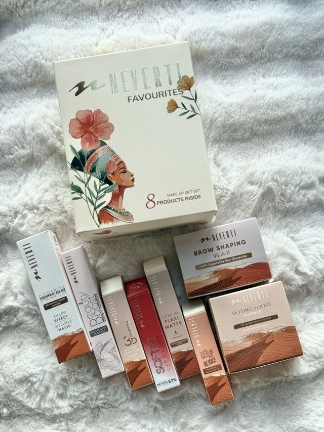 Подарунковий набір Makeup Gift Set 8 products inside Neverti