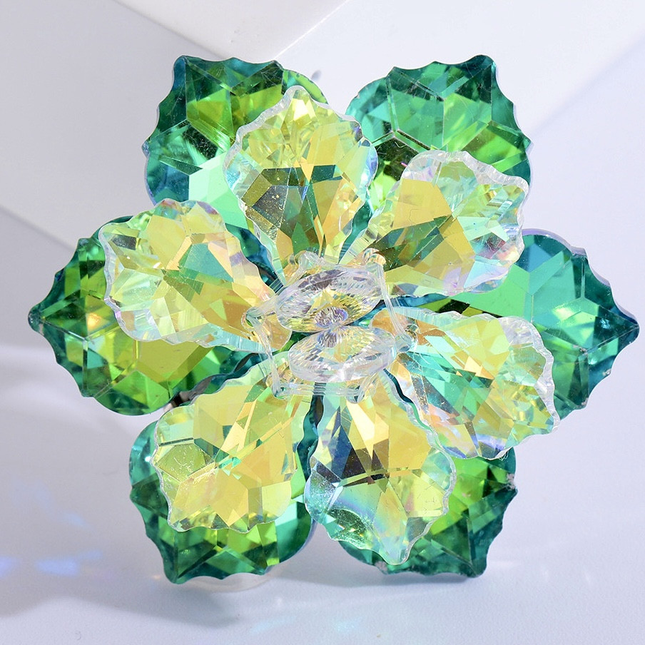 Брошка кришталева квіточок різнобарвна застібка срібляста розмір 50х50 мм, що переливаються