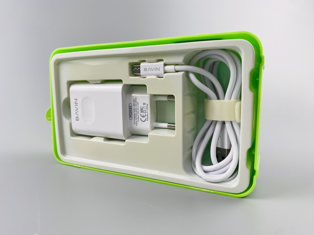 Блок зарядний для телефона 12W USB-A, 2.4 A, дріт у комплекті USB-micro USB, колір білий.