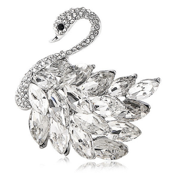 Брошка на сріблястій основі лебідь з кришталевими білими камінчиками розмір виробу 45х45 мм