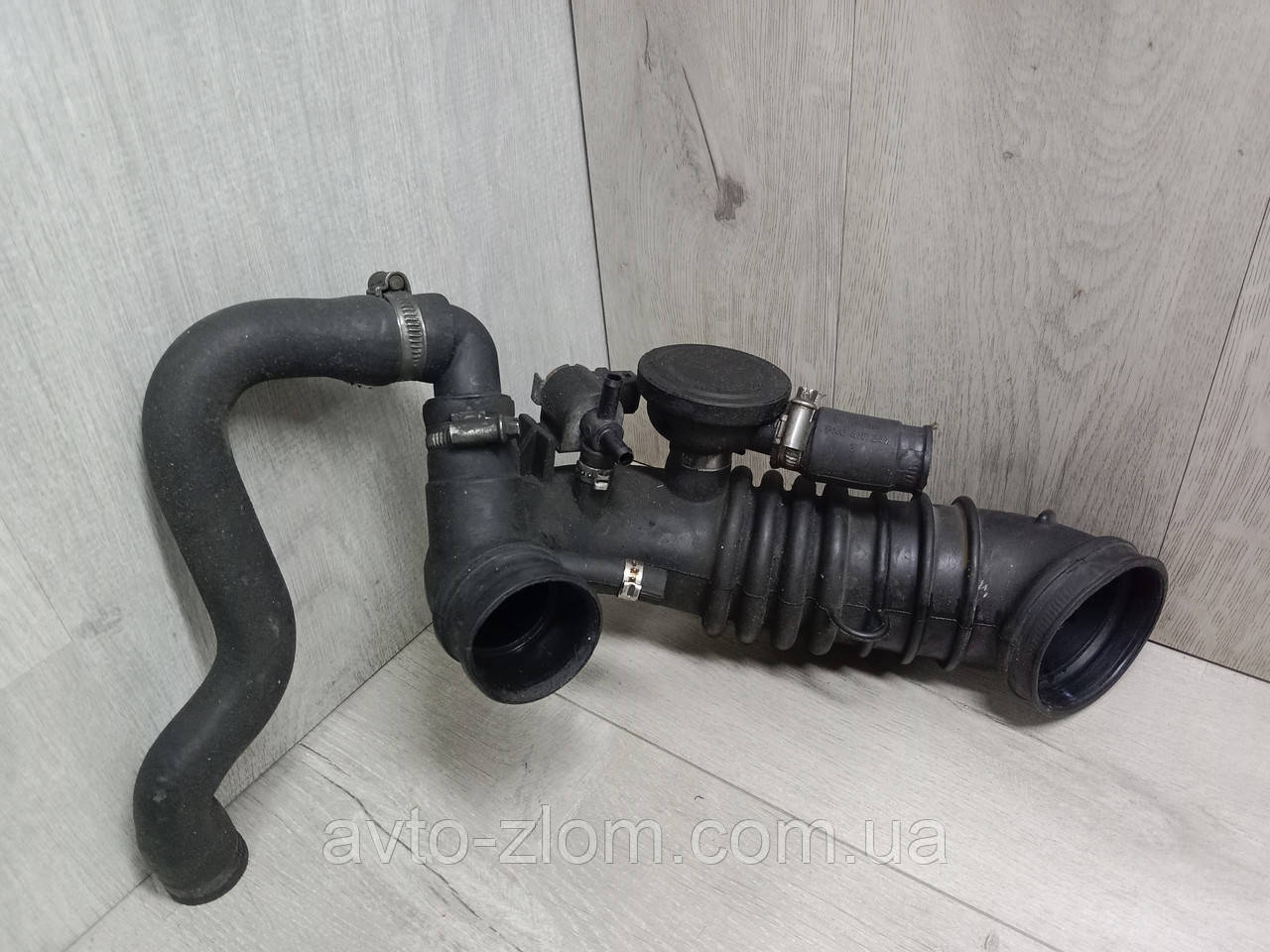 Патрубок турбіни Volkswagen Passat B5, Audi A4, Пасат Б5, Audi A4 1,8T. 058133356A.