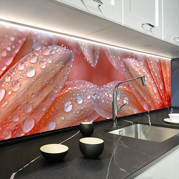Наклейка на кухонний фартух 60 х 200 см, з захисною ламінацією, краплі води на пелюстках квітів