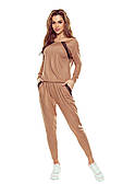 Жіночий костюм із кофти та штанів бежевого кольору. Модель Felicity Eldar