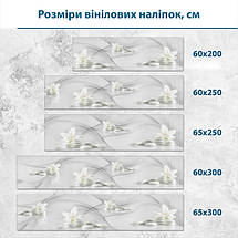 Наклейка на кухонний фартух 60 х 200 см, з захисною ламінацією, біла квітка на каміннях на світло-сірому фоні, фото 3