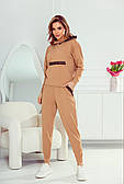 Жіночий трикотажний костюм із худі та штанів бежевого кольору. Модель Ferbi Eldar
