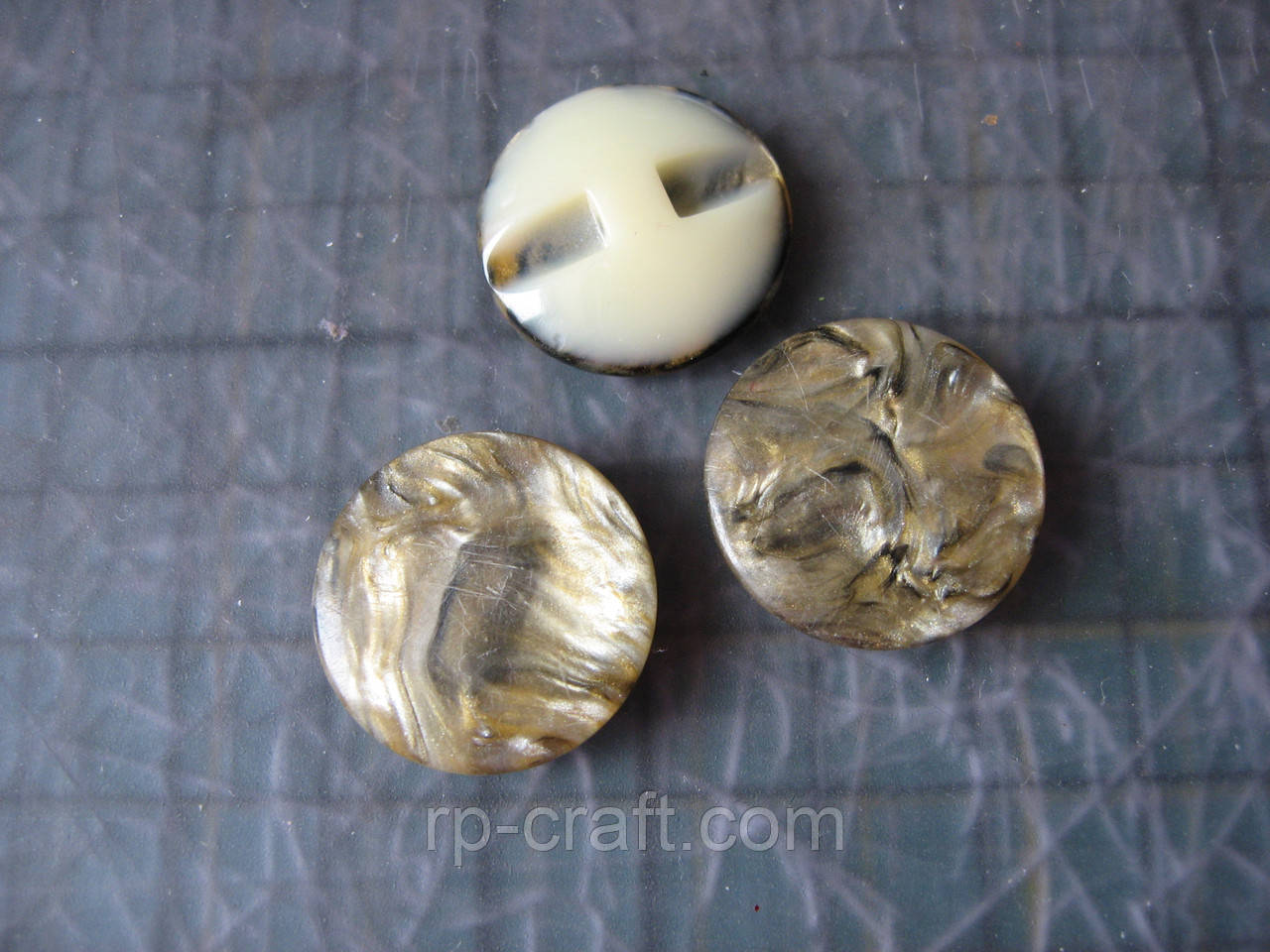 242. Набір пластикових гудзиків, 3 штуки, 5х20х20 мм, кольорові, фото 1