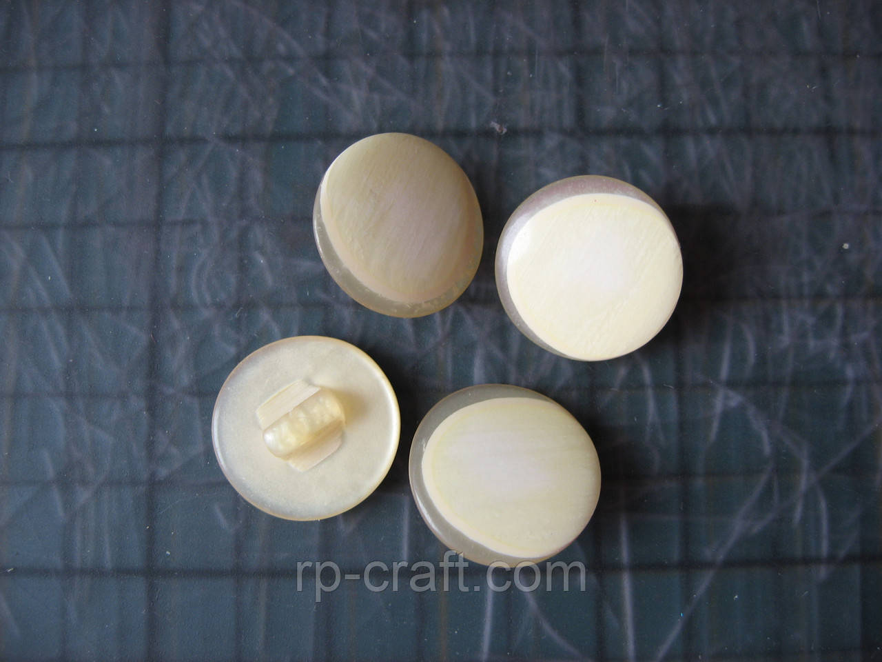 249. Набір пластикових гудзиків, 4 штуки, 7х20х20 мм, ванільні, фото 1