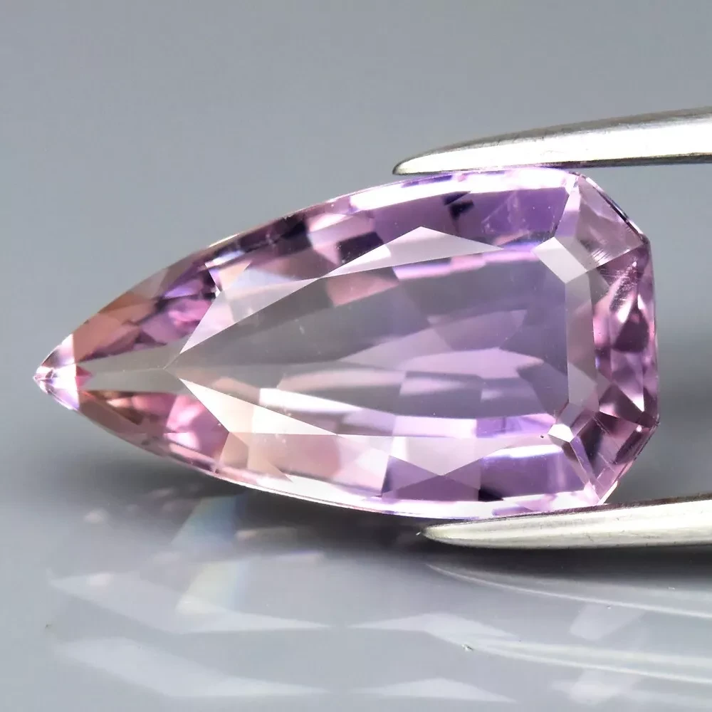 Аметрин 2.64 ct 13,3 x 7,5 x 4,5 мм.
