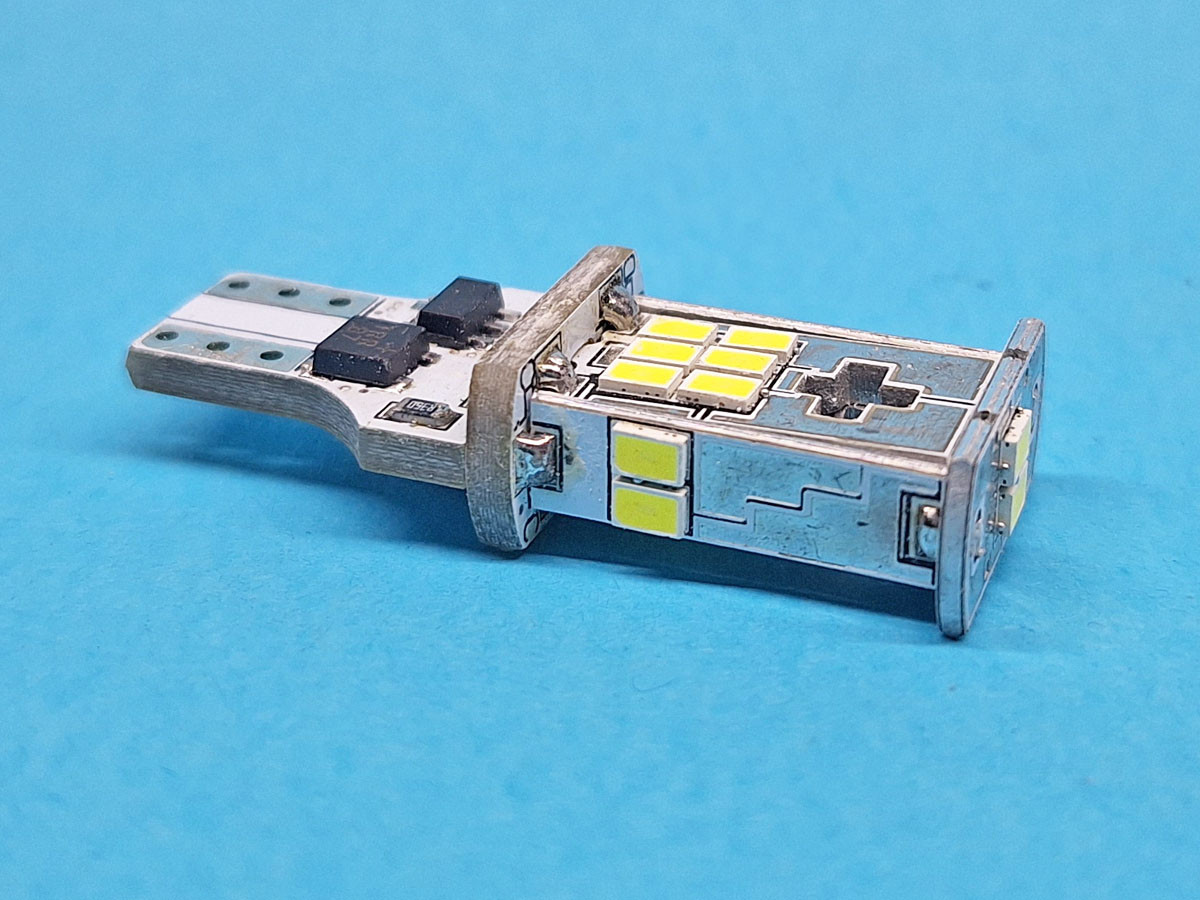 Світлодіодна лампа T15 W2,1x9,5d 18 SMD 3020 12-24V Canbus WHITE з обманкою