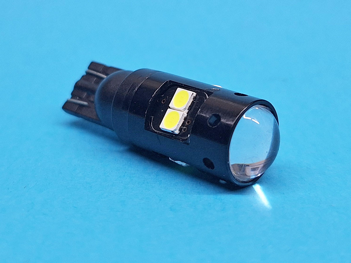 Світлодіодна лампа T10 W2,1x9,5d 12-24V 8 SMD 3030 WHITE з обманкою, з лінзою
