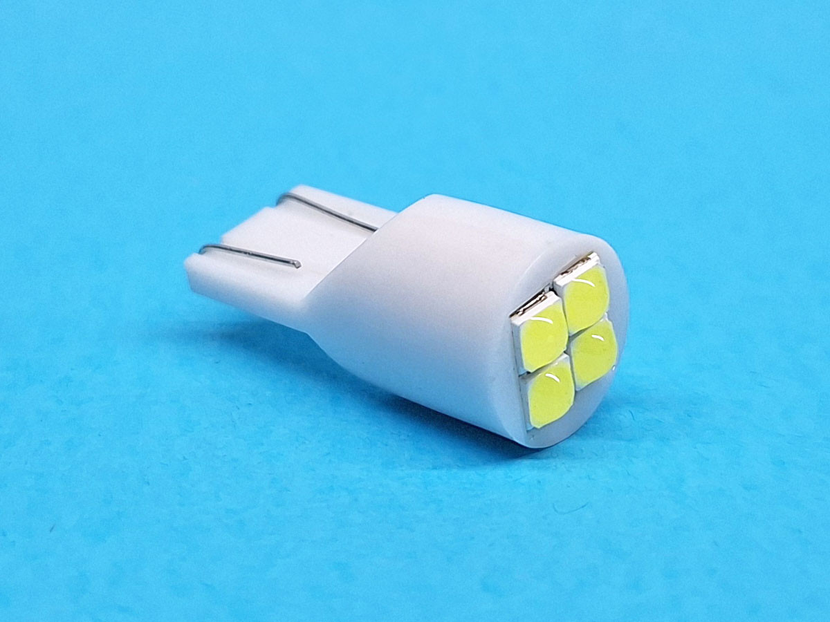 Світлодіодна лампа T10 W2,1x9,5d 12V 4 SMD 3030 WHITE з лінзою