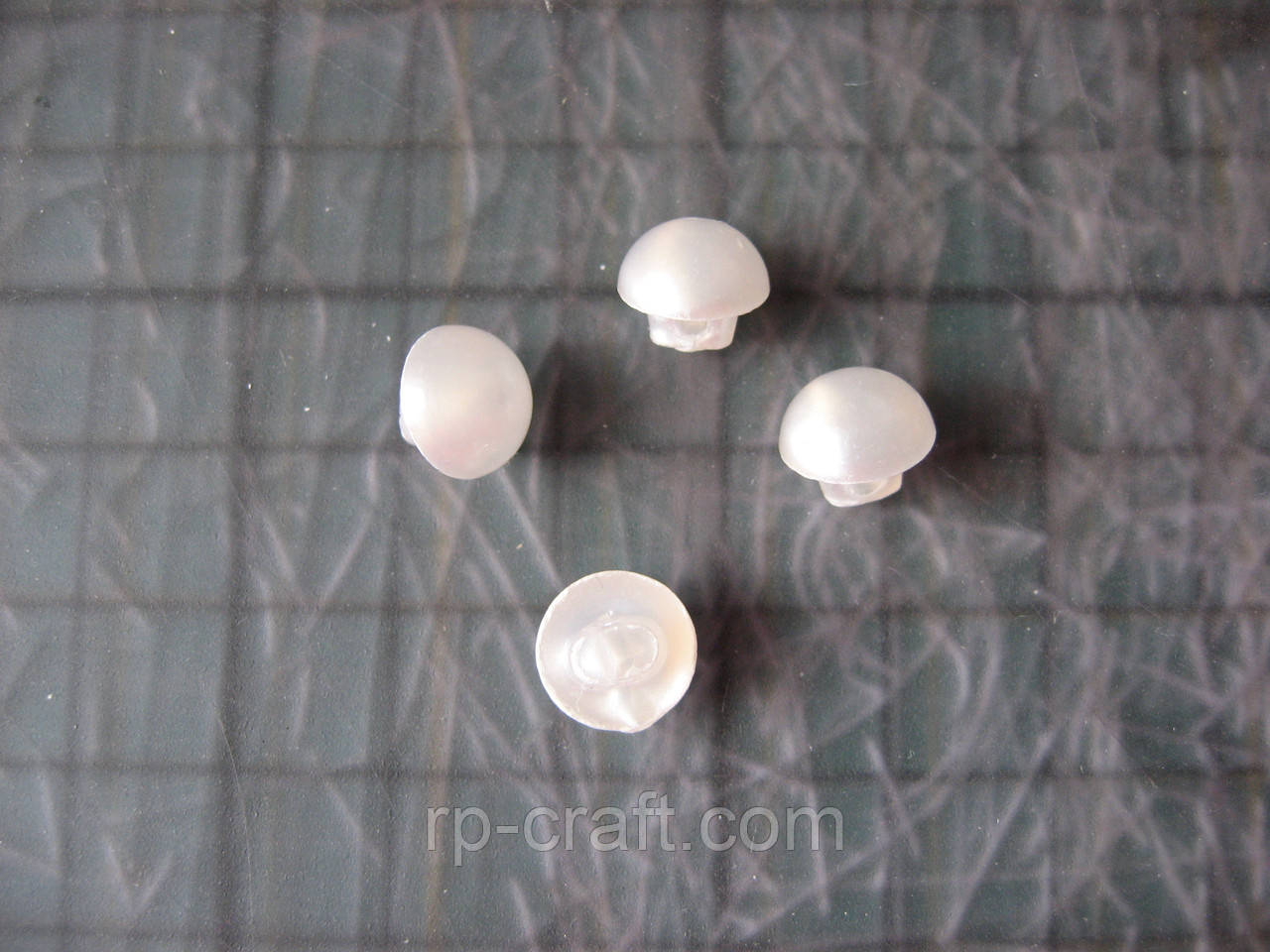 252. Набір пластикових гудзиків, 4 штуки, 8х9х9 мм, білі, фото 1