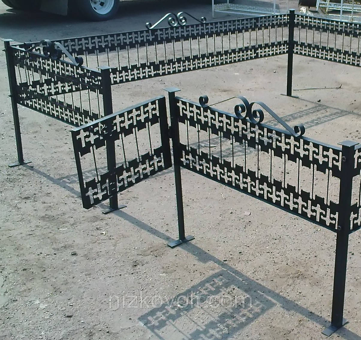 Ритуальна огорожа для могили на кладовищі, фото 1