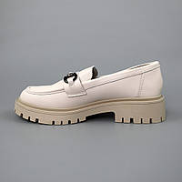 Жіночі демісезонні молочні лофери із натуральної шкіри