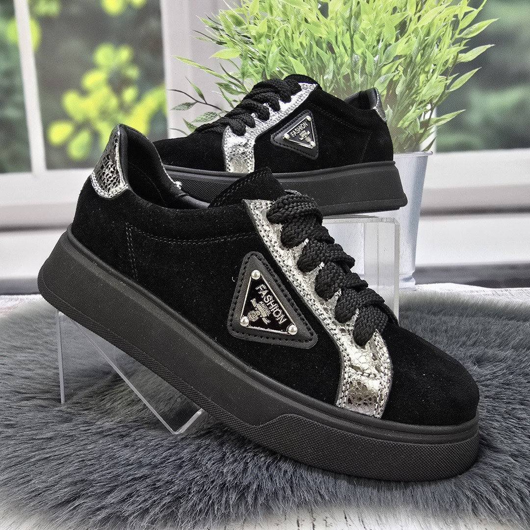 Кросівки жіночі Мрія чорні замшеві на шнурках демісезонні 4743