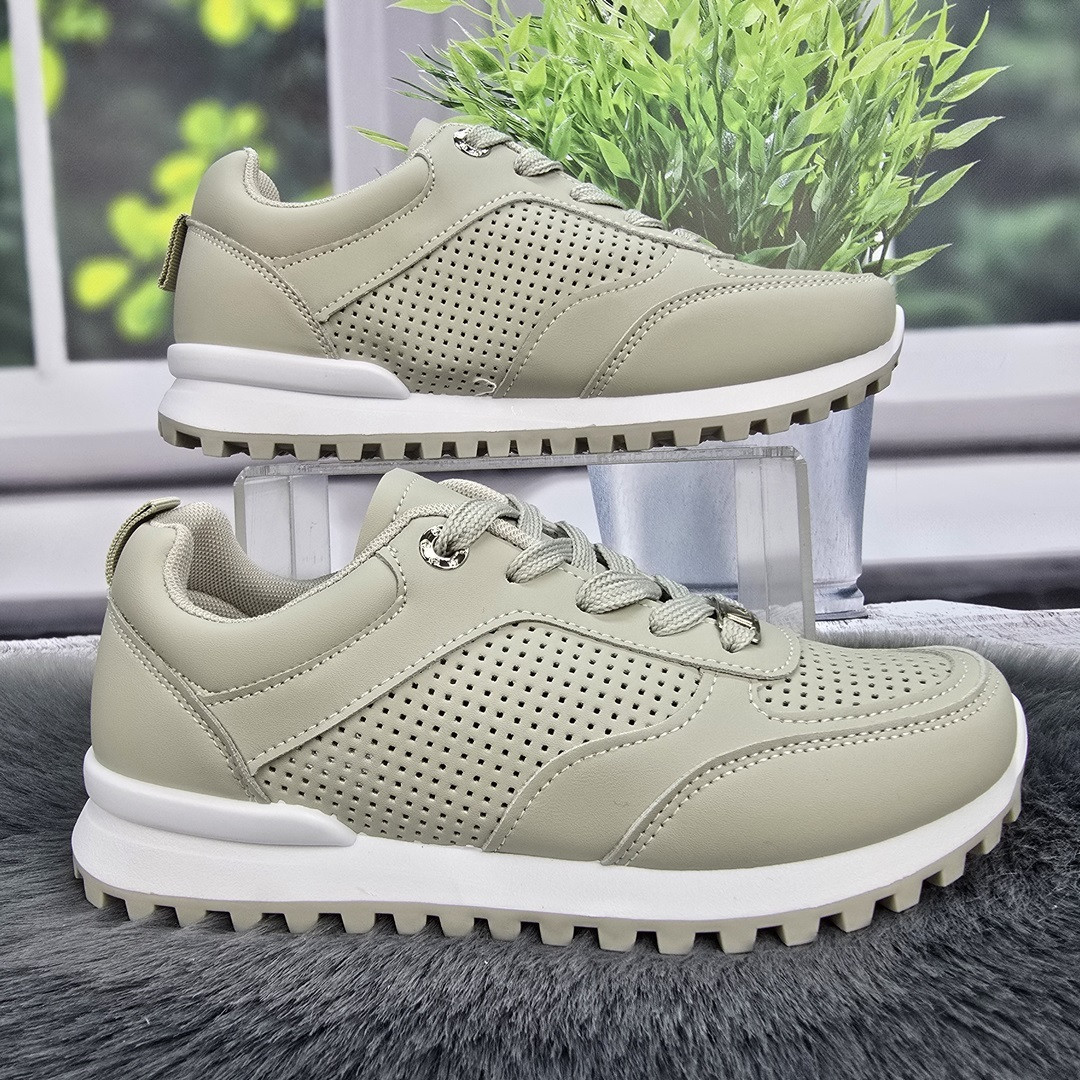 Кросівки жіночі Gipanis світло-сірі еко-шкіра з перфорацією 4767