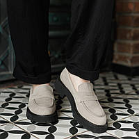 Сірі жіночі демісезонні туфлі з натуральної замші на чорній підошві