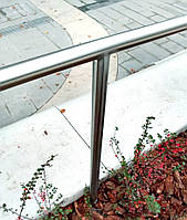 Перила без ригелів вуличні біля тротуару з нержавіючої сталі