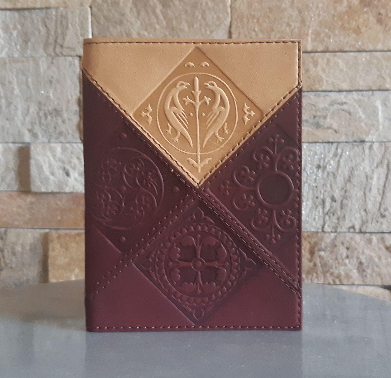 Обкладинка для паспорта "Жар птах" з натуральної шкіри з художнім тисненням, фото 1