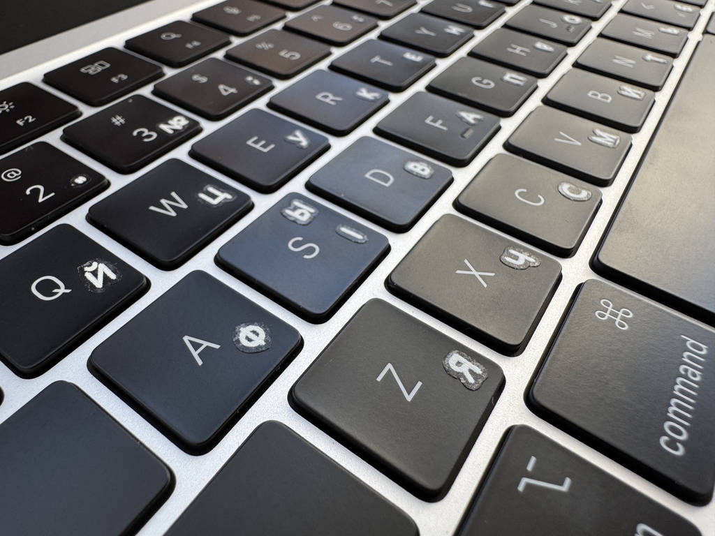 Наклейки на клавіатуру прозорі, білий текст, вирізані по контуру - фото покупців 1