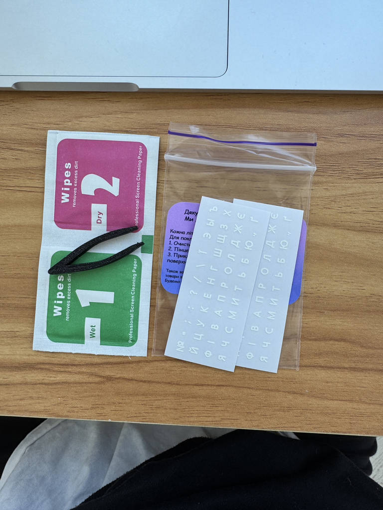 Наклейки на клавіатуру прозорі, білий текст, вирізані по контуру - фото покупців 2