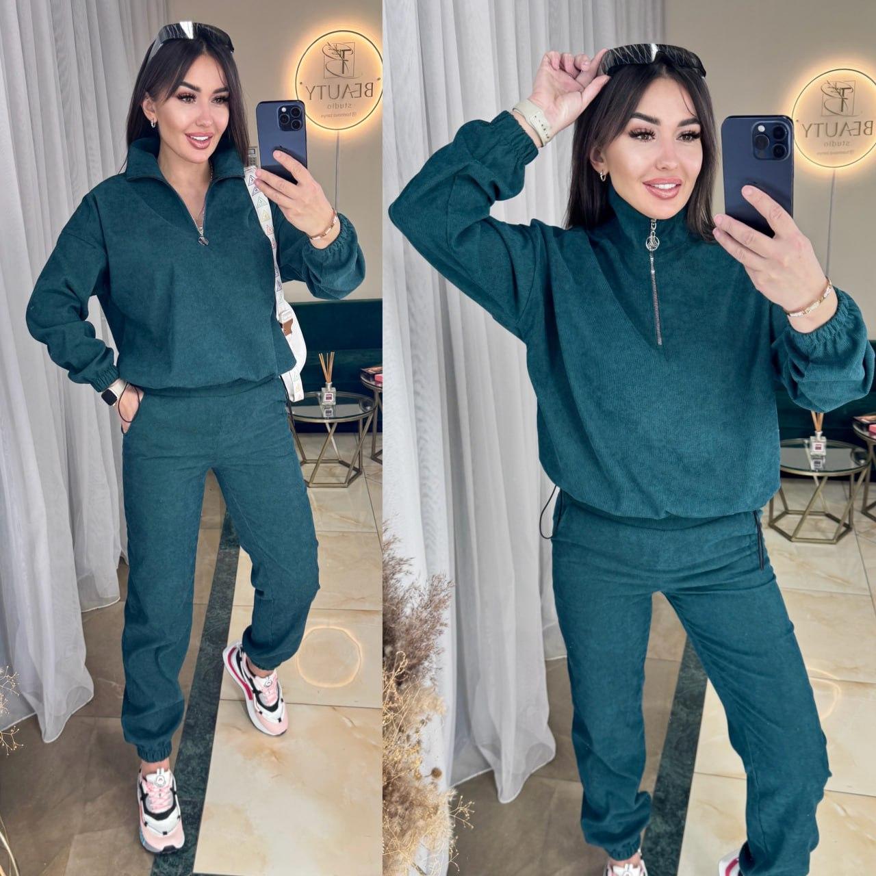Жіночий зелений вельветовий костюм з кофти та штанів, фото 1