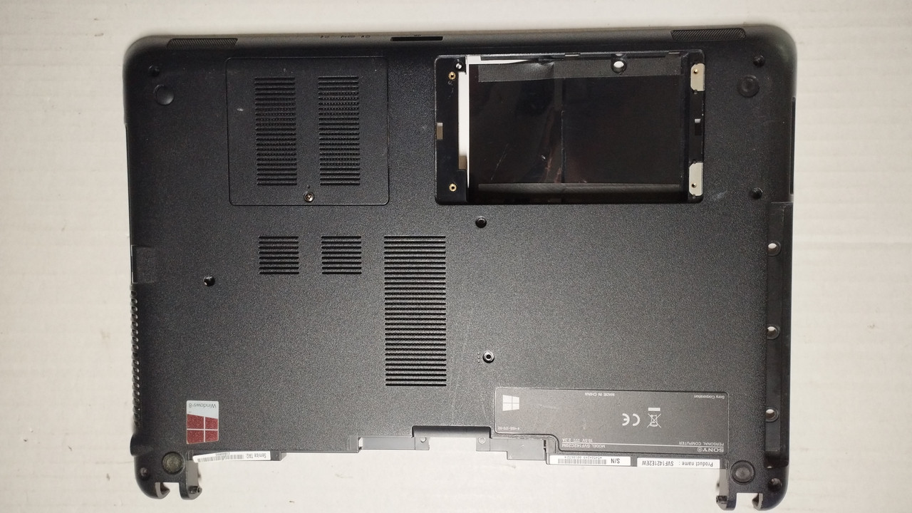 Sony Viao SVF142 СЕРІЯ БУДІВЕЛЬНА D (Нижня частина справи) 3NHK8BHN010 Використовується #