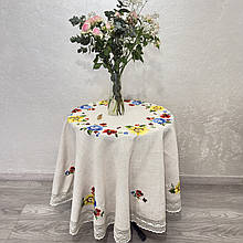 Скатертина вишита гладдю ручної роботи розміри в наявності 180см
