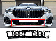Решітки в бампер  середня ( під дистронік ) на BMW 7 Series G11 / G12 2019-2023 року