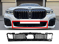 Решітки в бампер середня ( під дистронік ) на BMW 7 Series G11 / G12 2019-2023 року