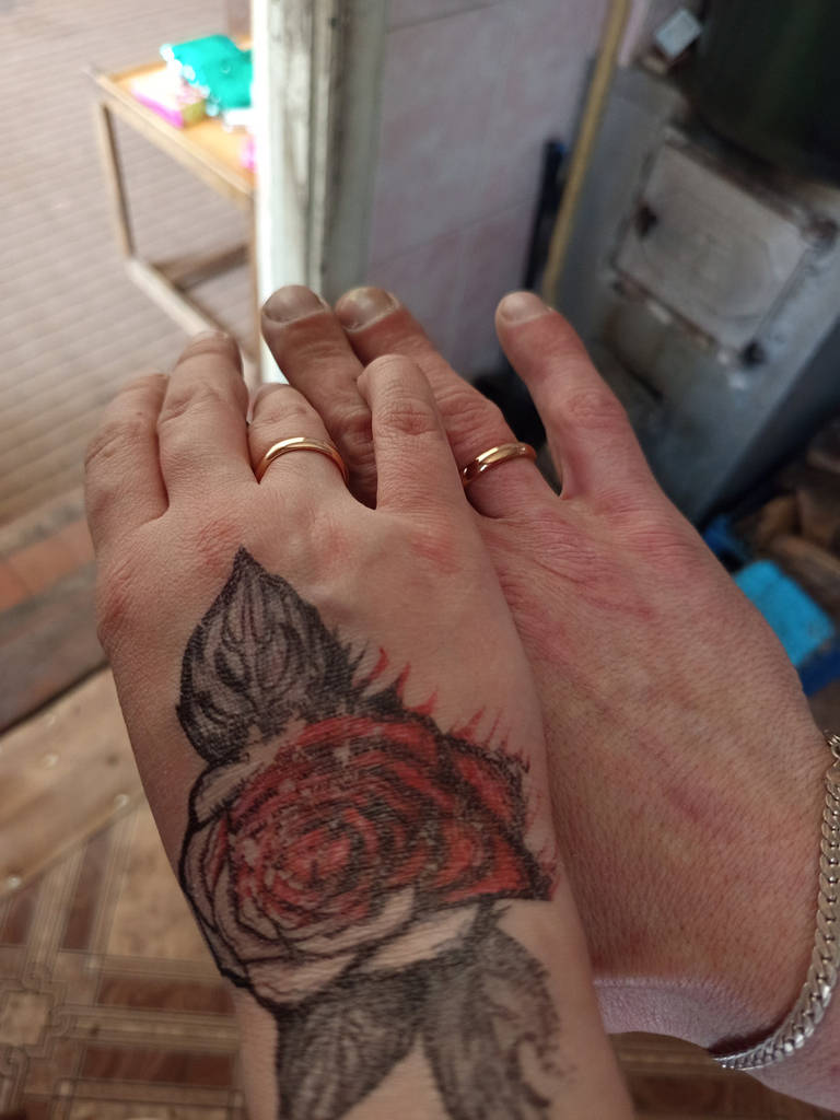 Кольцо обручальное (европейка) ширина 4 мм медицинское золото 18к Xuping - фото покупателей 1