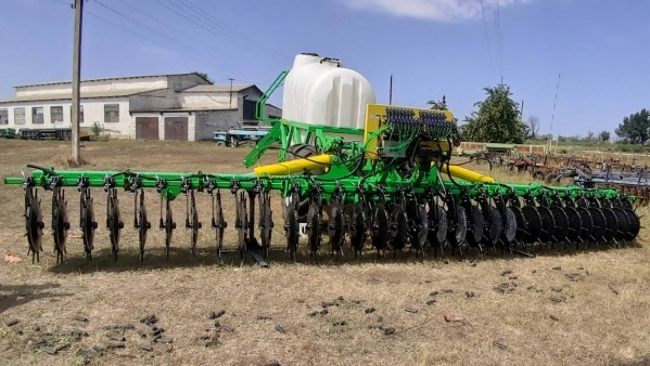 Агрегат інжекторного внесення рідких добрив причіпний Вулкан-10П-250/3000, бак 3000 л, ширина 10 м, фото 1